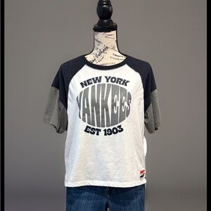 NEW ERA New York Yankees Graphic Crop T-Shirt Sz L
